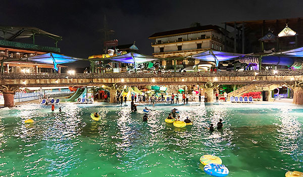 enjoy-wavepool-and-rain-dance-surat-aquamagicaa