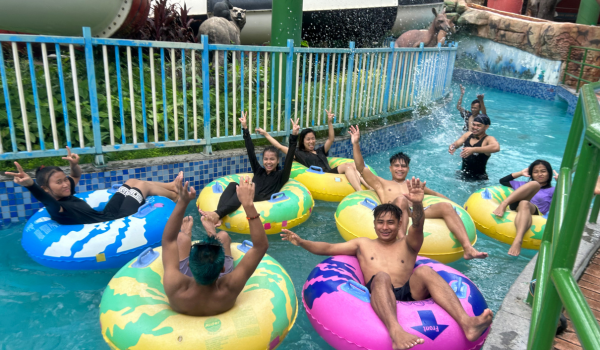 Click-your-happy-moment-at-aqumagicaa-water-park-surat