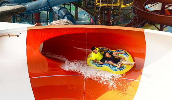 family-slides-at-water-park